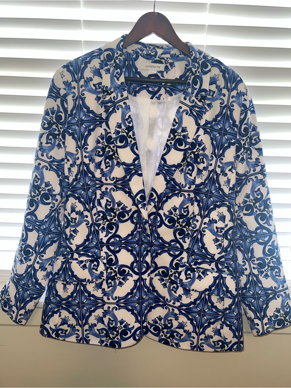 Liz Claiborne Blue & White Ornate Tile Print Blazer